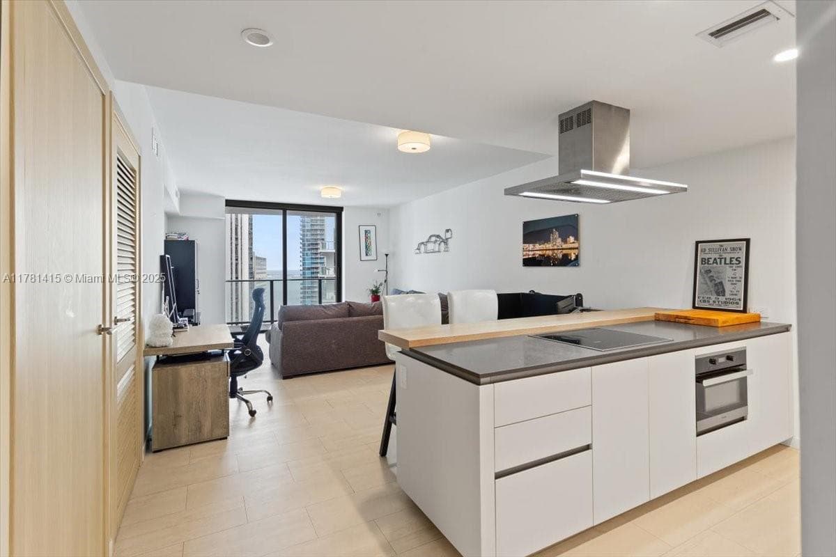 Brickell Flatiron Unit 3303 condo rented at 1000 Brickell Plz # 3303, Miami FL 33131