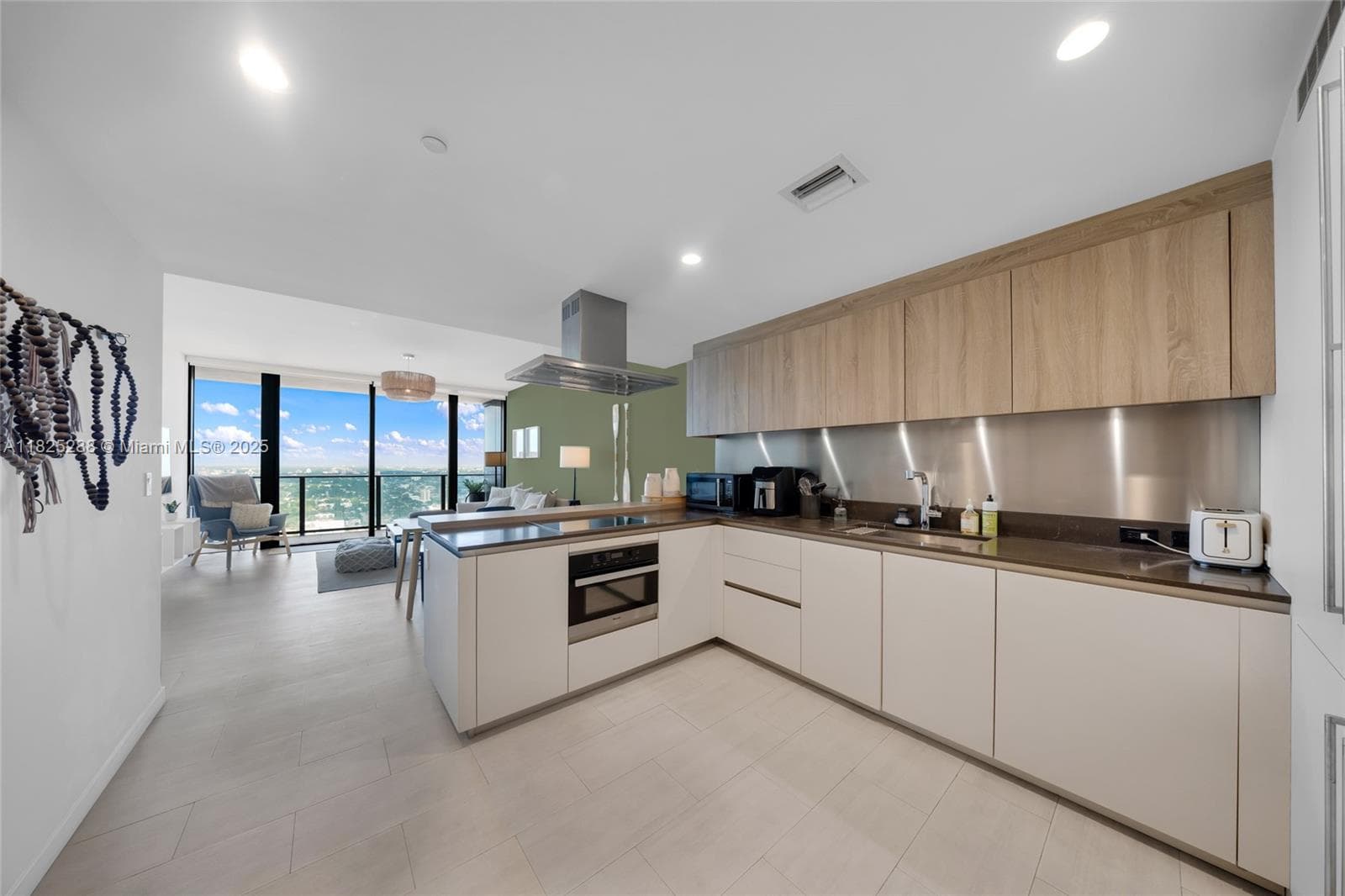 Brickell Flatiron Unit 4704 condo rented at 1000 Brickell Plaza # 4704, Miami FL 33131