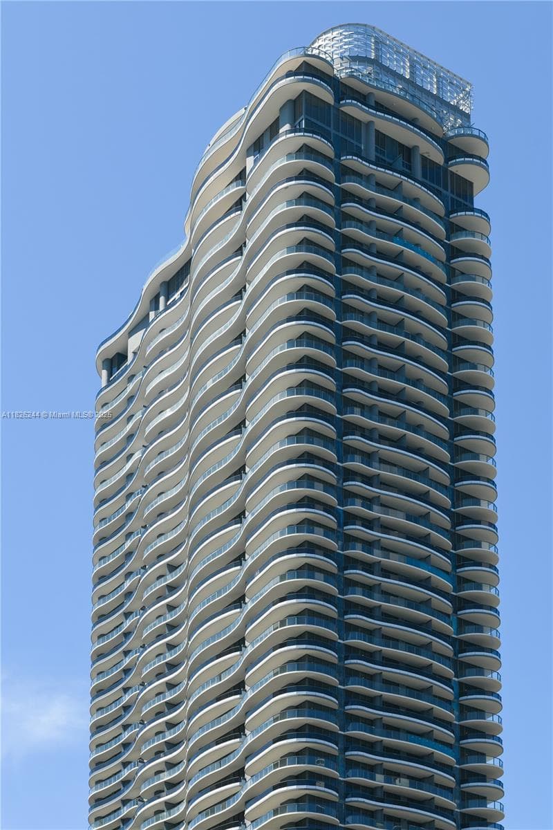 Brickell Flatiron Unit 3903 condo rented at 1000 Brickell Plz # 3903, Miami FL 33131