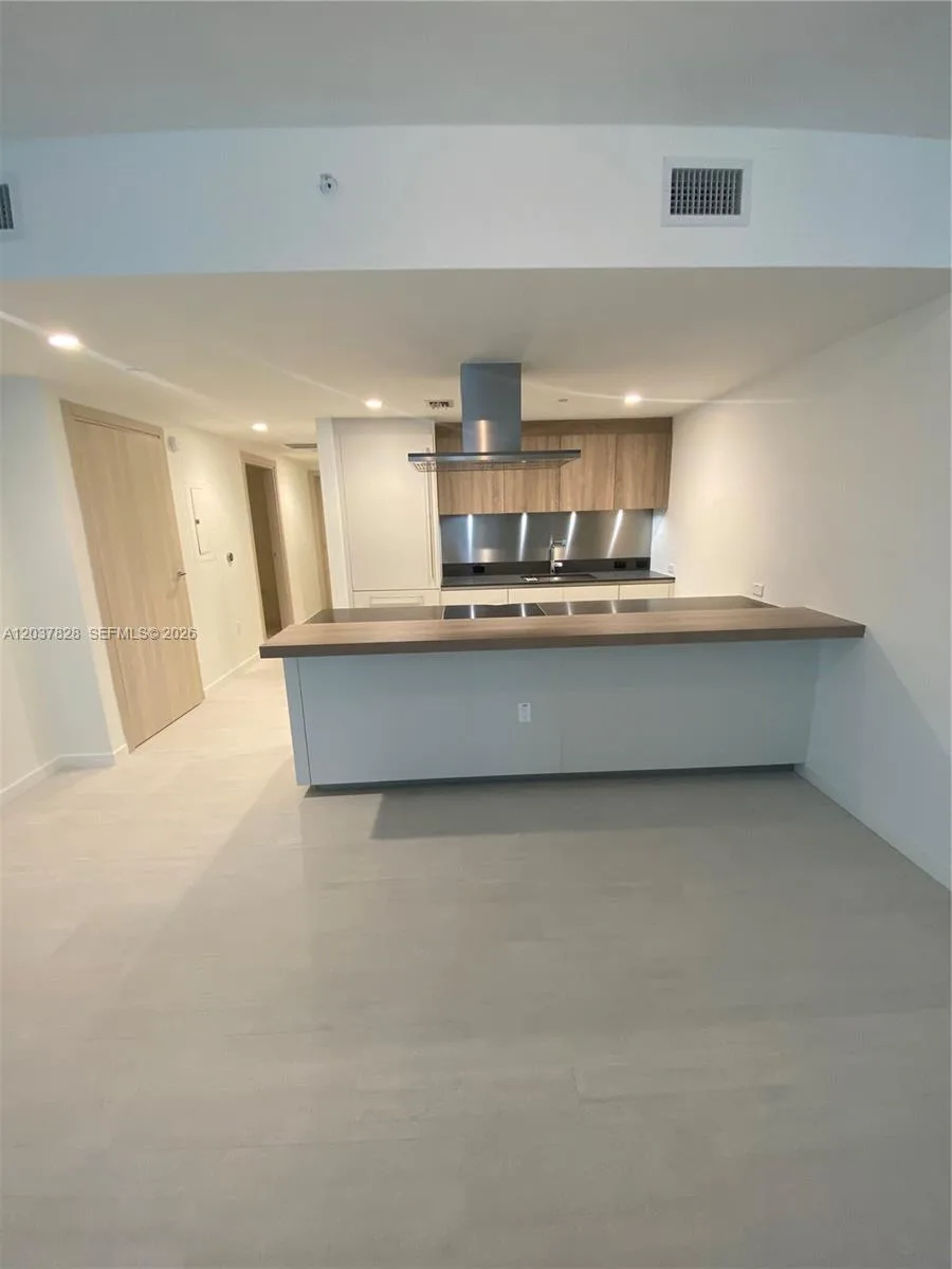 Brickell Flatiron Unit 2007 condo pending at 1000 Brickell Plaza # 2007, Miami FL 33131