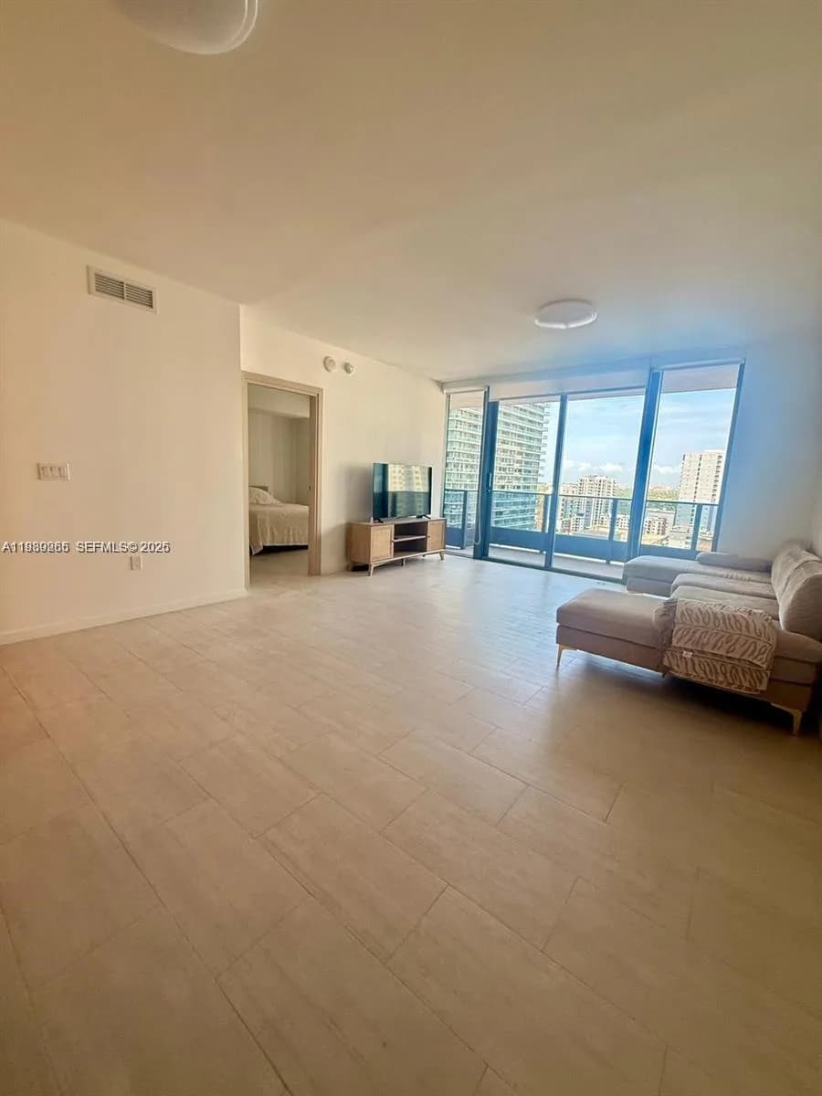 Brickell Flatiron Unit 2008 condo sold at 1000 brickell plz # 2008, Miami FL 33131